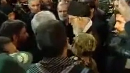 Исломий Инқилоб муаззам раҳбари Оятуллоҳ Хоманаий ҳазратлари шаҳид Ҳужажжий о иласи билан дийдор кўрганларида, Аллоҳ та оло сизнинг шаҳидингизни азиз этган деб, м арҳамат қилдилар.(ВИДЕО)  