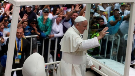 Papa agradece a fiéis em Medellin que o aguardaram à chuva