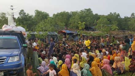 Delegacioni iranian viziton kampet e myslimanëve Rohingia