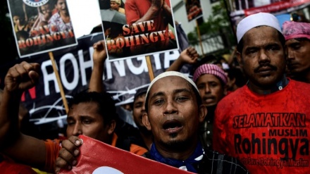 Aksi Demo Dukung Muslim Rohingya