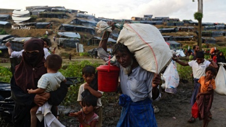 (FOTO) Myanmar, Unhcr: in fuga 300mila Rohingya 