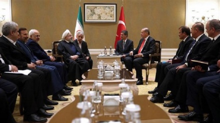 Iran: Rouhani Erdogan si riuniscono ad Astana in vista del vertice OIC