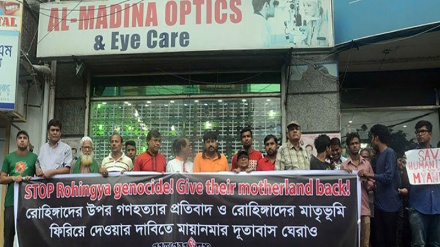 (FOTO) Bangladesh, attivisti in piazza a sostegno dei rifugiati Rohingya