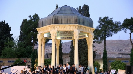 Turismo de Irán: Tumbas de poetas persas en ciudad de Shiraz, sur (Time Lapse)