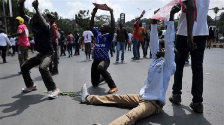 Police fire shots to disperse Kenya protesters marching on election body HQ