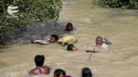 Rohingya fliehen vor Gewalt in Myanmar