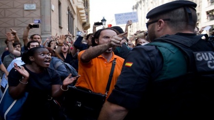 Madrid minaccia polizia in Catalogna