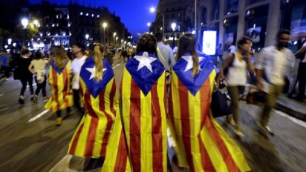 Barcellona prepara l'indipendenza. Madrid, reagiremo