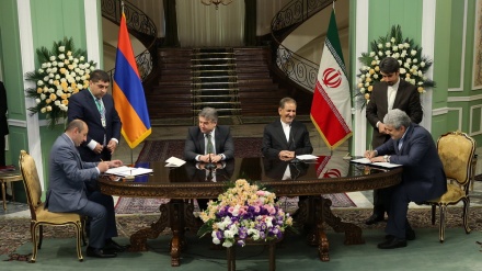 イランとアルメニアの間で、３つの協力協定が調印