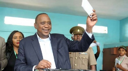 Uhuru Kenyatta aongoza kwa 96%, Odinga ataka uchaguzi mpya ndani ya siku 90