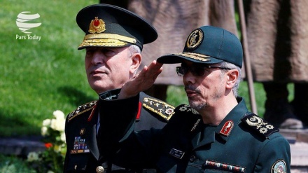 Os generais de alto escalão iranianos e turcos discutem desenvolvimentos regionais
