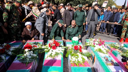 Iran: Kthehen trupat e 28 martirëve të luftës së imponuar