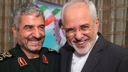 イランの外交と防衛の方針の一致