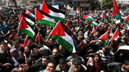 Milhares de palestinianos nas ruas contra a Declaração de Balfour