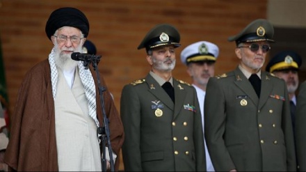 最高指導者、「イランの防衛力は、協議や取り引きのできない問題だ」