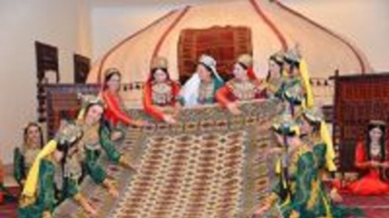 Türkmen halysy — gözelligiň we beýik sungatyň nusgasy