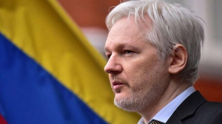 Ecuador, per Assange meglio consegnarsi alle autorità