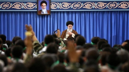 最高指導者、「敬虔な若者は、ＩＳＩＳを消滅させることにより、高慢なアメリカを屈服させた」