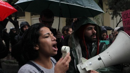 Flüchtlinge protestieren vor deutscher Botschaft in Athen 