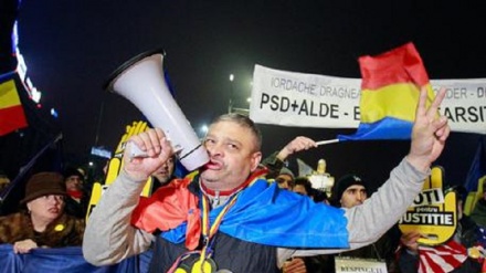 Romania, migliaia in piazza a sostegno capo procura anticorruzione