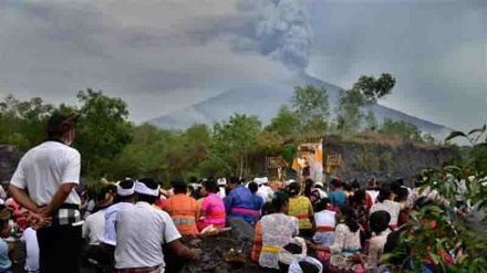 Indonesia orders 100,000 to evacuate from volcano zone, shuts Bali airport