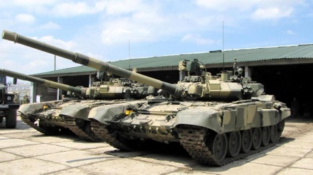 Iraku merr dhjetëra tanke T-90 nga Rusia