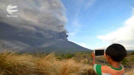 Indonesia, Bali: 100 mila in fuga dal vulcano Agung