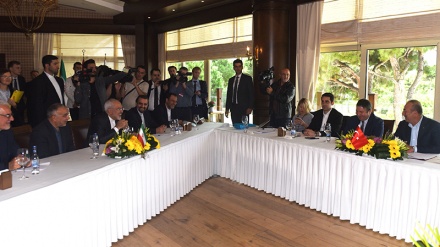 İran,Türkiye ve Rusya dışişleri bakanları Antalya'da  oturuma katıldı 