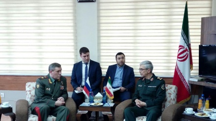 Irã alta autoridade militar recebe chefe russo