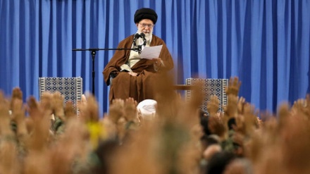 最高指導者、「アメリカの地域における敗北は、イスラム革命の奇跡のひとつ」