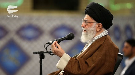 Kiongozi: Kujitokeza kwa wingi wananchi katika medani za kupambana na madola ya kiistikbari ni muujiza wa Mapinduzi ya Kiislamu