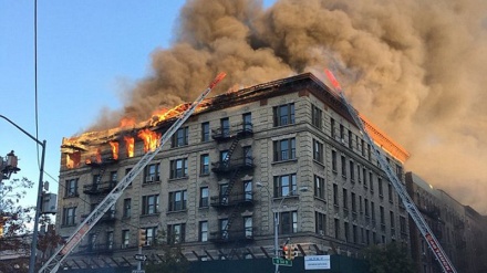 Zjarr masiv në ndërtesën 6 katëshe me apartamente dhe biznese në Manhatan