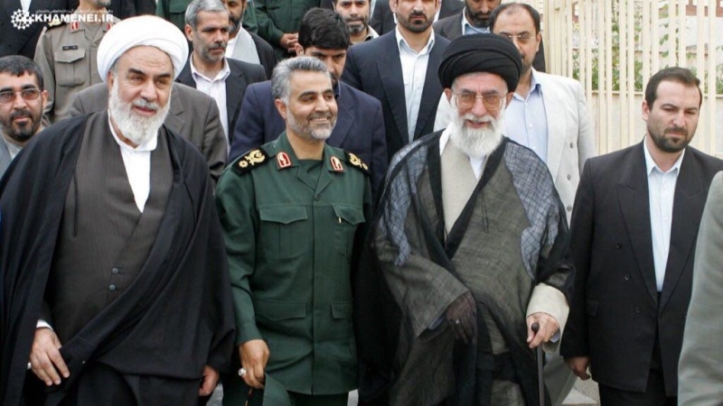 Syahid Soleimani bersama Rahbar, Ayatullah Khamenei