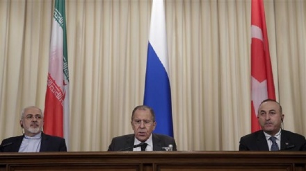 Zarif na Turquia para a troca de ponto de vista com Lavrov, Cavusoglu sobre a Síria