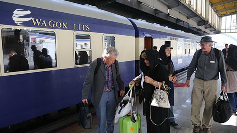 Treni me turistë të huaj “Shqiponja e Artë” arrin në Esfahan