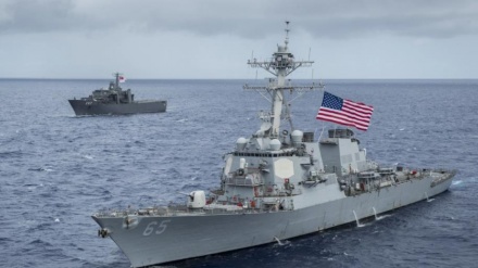 日本船只与美国驱逐舰相撞