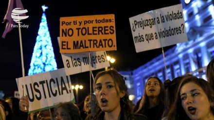 אלפים הפגינו במדריד במחאה נגד אלימות כלפי הנשים