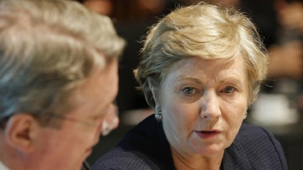 Crisi scongiurata in Irlanda, si dimette la vicepremier