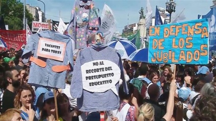 Protesos em Argentina contra reforma previdenciárias 