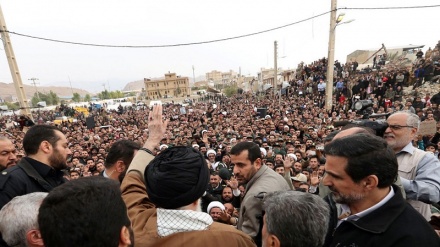 Iran: Ayatollah Khamenei tra i terremotati
