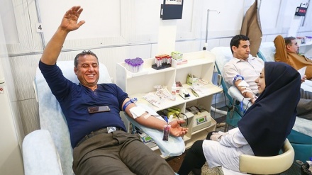 Filas para doar o sangue/ Outro gesto de solidariedade dos iranianos aos afetados pelo sismo