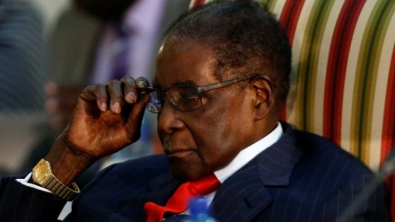 Zimbábue: Mugabe é demitido da liderança do partido