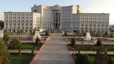 اهدای تعدادی  کتاب نفیس از سوی مسئولان فرهنگی اوکراین به کتابخانه ملی تاجیکستان 