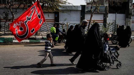 Huge crowd of people attend Arba'een procession in Tehran