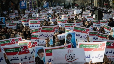 イラン各地でデイ月９日の記念式典が実施