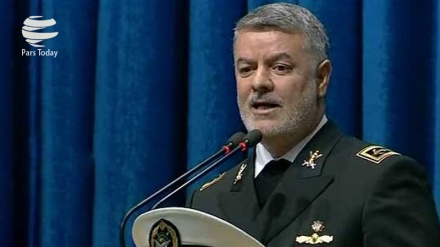 Tuğamiral Hanzadi: İran ordusu deniz kuvvetleri müstekbirliğin tekelini kırmak için denizlerde hareket ediyor