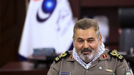 Tümgeneral Firuzabadi: Trump, silah fabrikalarının komsiyoncusudur