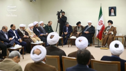 伊斯兰革命领袖：不要因虚假现象而忽略纪念烈士