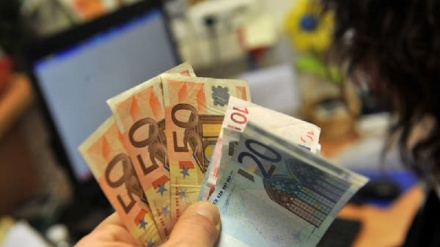 Sondaggio, solo per 45% italiani un bene essere nell'euro