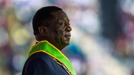 Zimbabwe : Mnangagwa Ya Yi Gajeren Garanbawul A Majalisar Ministocinsa